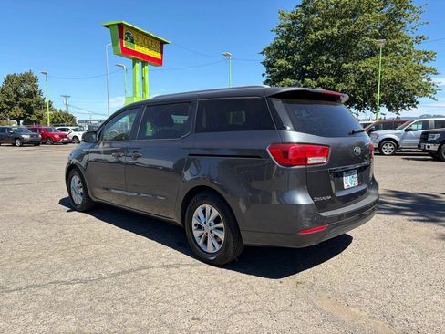 Used 2016 Kia Sedona LX w/ LX Convenience Package FWD image 5
