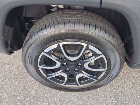 Used 2024 Jeep Compass Trailhawk AWD/4WD image 15