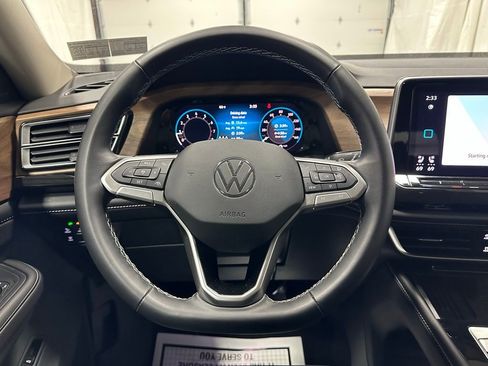 Used 2025 Volkswagen Atlas SE image 18