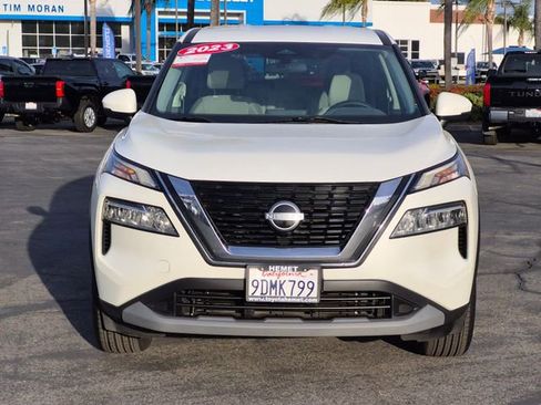 Used 2023 Nissan Rogue SV FWD image 2