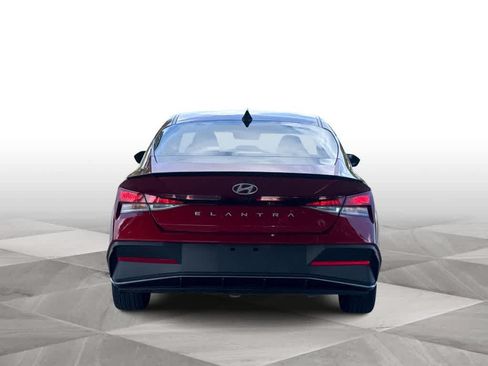 Used 2025 Hyundai Elantra Sport FWD image 7