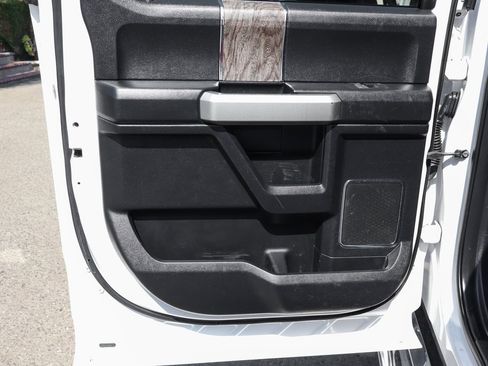 Used 2017 Ford F350 Lariat w/ Chrome Package image 35