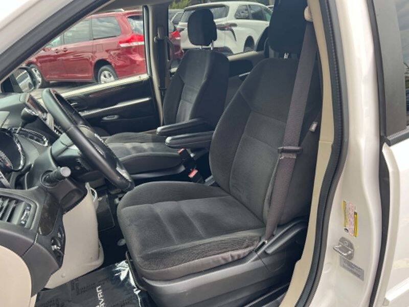 Used 2017 Dodge Grand Caravan SE w/ Power Window Group FWD image 19