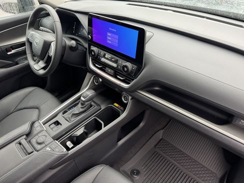 Used 2026 Toyota Grand Highlander AWD image 27
