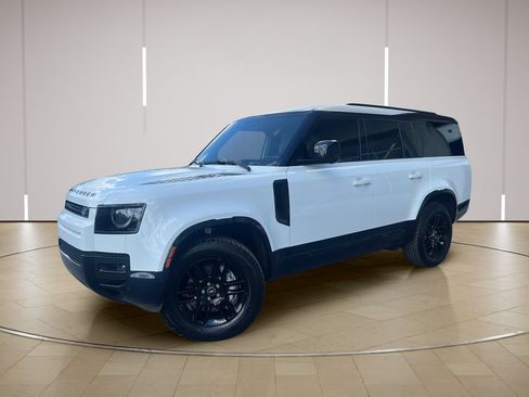 Used 2025 Land Rover Defender 130 X-Dynamic SE AWD/4WD image 1