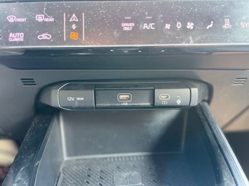 Certified 2024 Kia Niro Wind w/ Wind Preserve Package FWD image 15