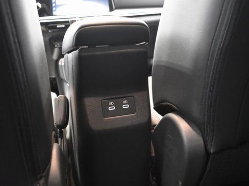 Certified 2025 Nissan Kicks SR image 29