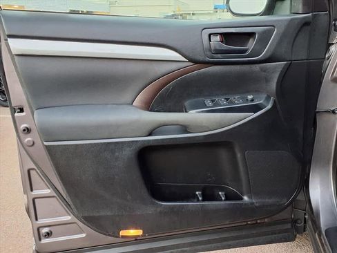 Used 2019 Toyota Highlander LE image 14