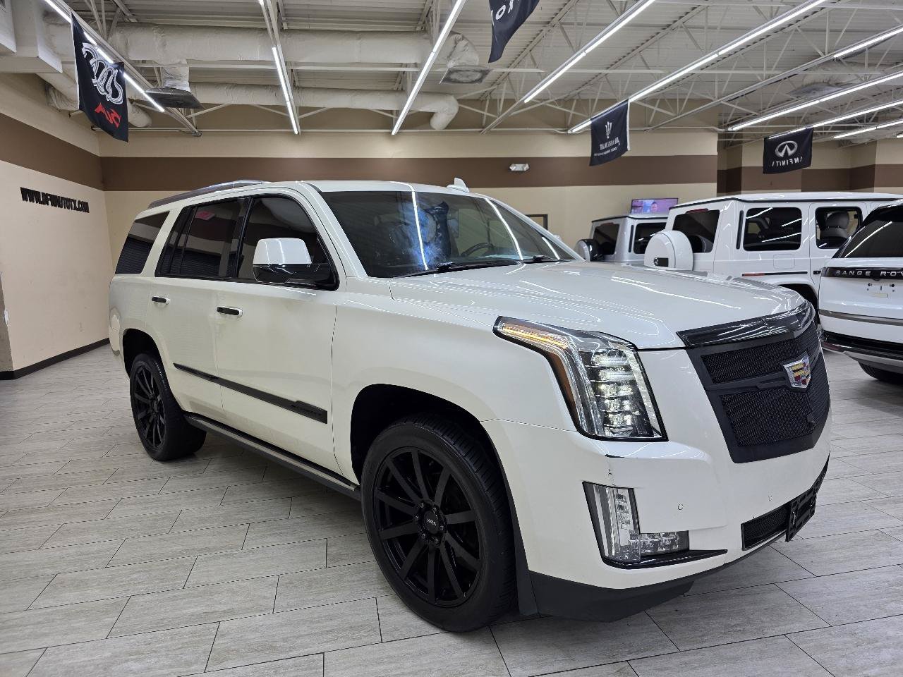 Used 2015 Cadillac Escalade Platinum AWD/4WD image 4