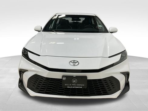 Used 2025 Toyota Camry SE FWD image 3