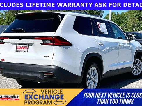 Used 2024 Toyota Grand Highlander AWD image 10