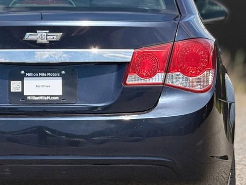 Used 2014 Chevrolet Cruze LS image 10