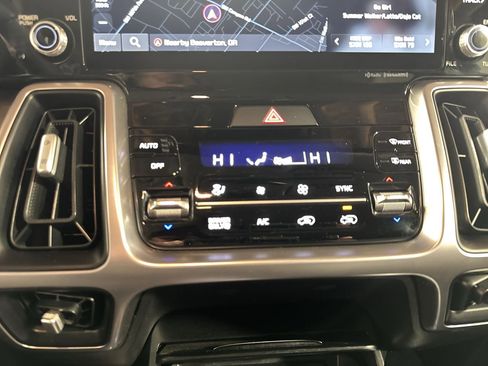 Certified 2023 Kia Sorento EX image 27