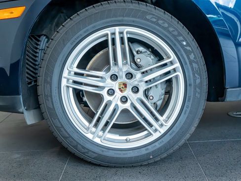 Certified 2021 Porsche Macan S AWD/4WD image 11