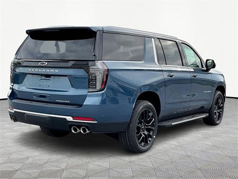 New 2026 Chevrolet Suburban Premier image 6