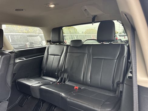 Used 2024 Ford Expedition XLT image 12