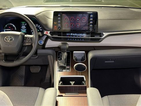 Used 2024 Toyota Sienna LE image 15