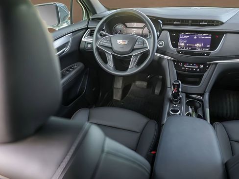 Used 2025 Cadillac XT5 Luxury w/ LPO, Floor Liner Package FWD image 27
