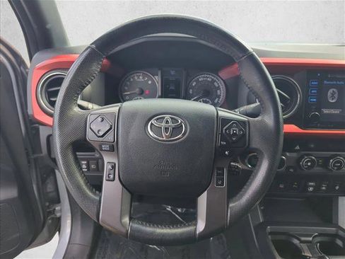 Used 2018 Toyota Tacoma TRD Off-Road w/ Technology Package image 11
