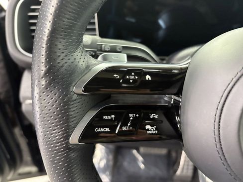 Used 2025 Mercedes-Benz GLE 450e 4MATIC image 11