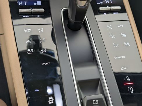 New 2026 Porsche Macan image 24