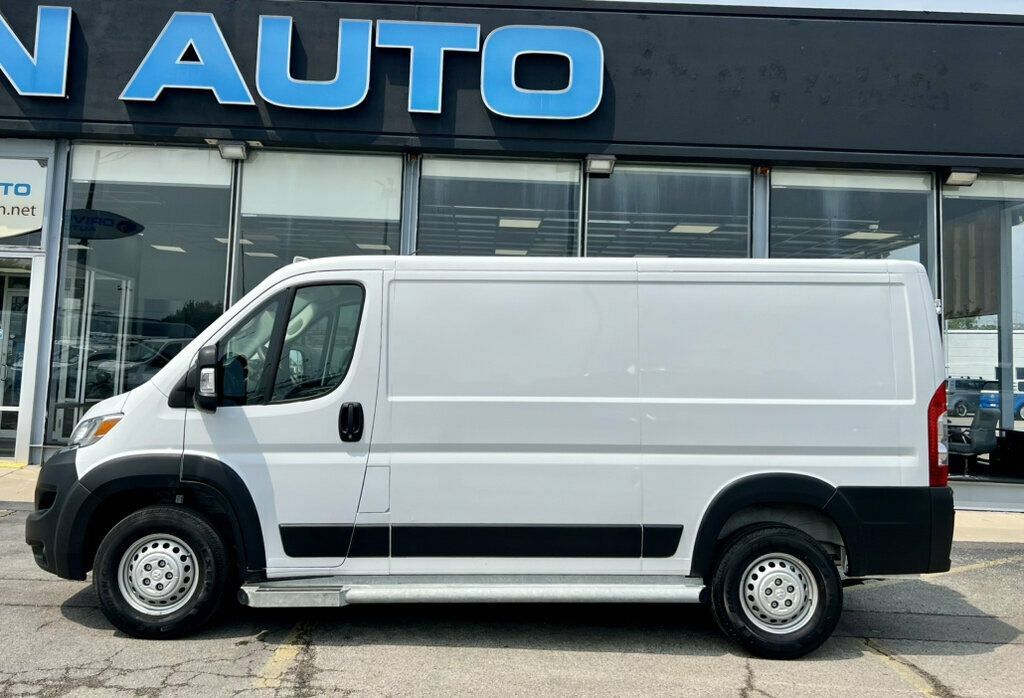 Used 2025 RAM ProMaster 2500 w/ U-Haul Equipment Group FWD image 32