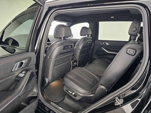 Used 2022 BMW X7 xDrive40i w/ M Sport Package AWD/4WD image 16