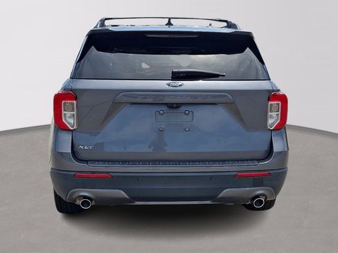 Certified 2022 Ford Explorer XLT w/ Equipment Group 202A RWD image 5