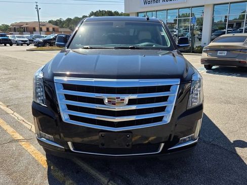Used 2020 Cadillac Escalade Luxury AWD/4WD image 2
