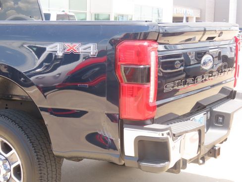 Used 2023 Ford F250 Lariat w/ Lariat Ultimate Package AWD/4WD image 15