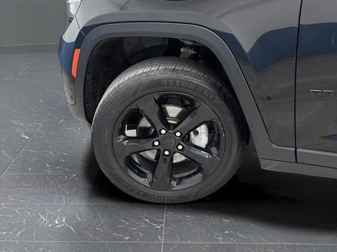 Used 2023 Jeep Grand Cherokee Limited w/ Luxury Tech Group II image 37