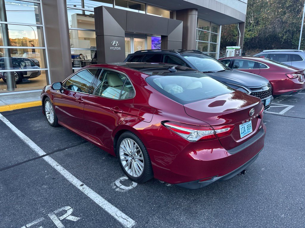 Used 2019 Toyota Camry XLE FWD image 2