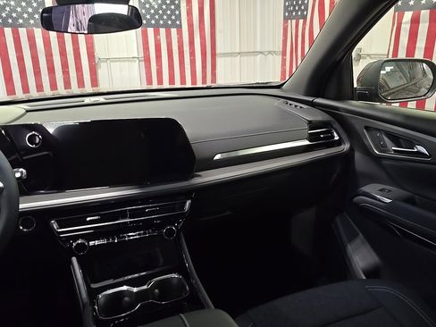 New 2026 Chevrolet Traverse LT image 17