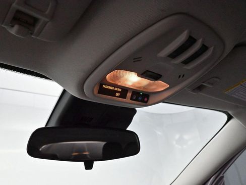 Used 2024 Chevrolet Trax LT w/ Sunroof Package FWD image 25