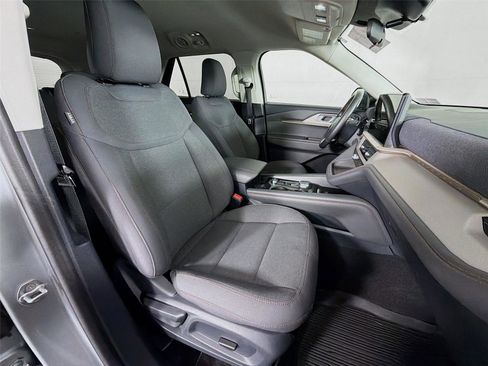 Used 2025 Ford Explorer Active AWD/4WD image 28