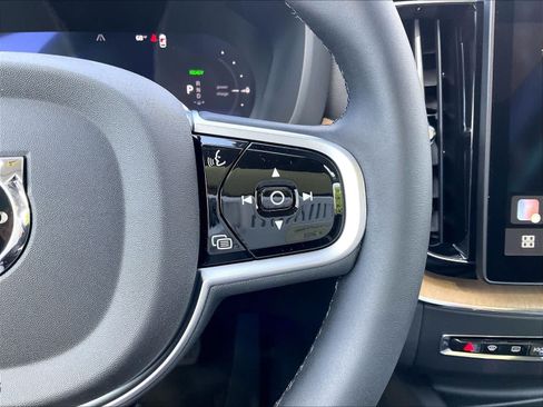 New 2026 Volvo XC60 T8 Plus w/ Climate Package PRO AWD/4WD image 18