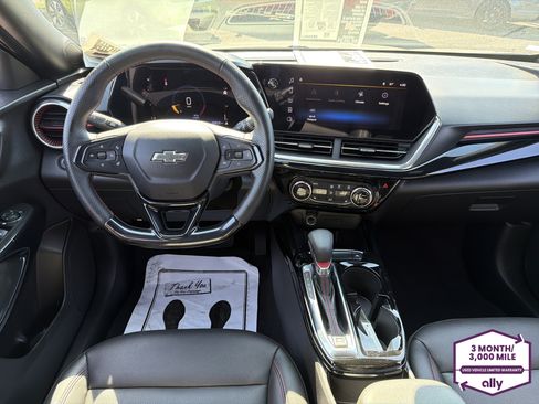 Used 2024 Chevrolet Trax RS FWD image 12