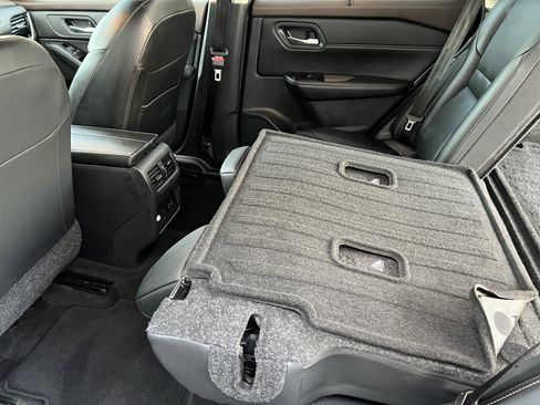 Used 2023 Nissan Rogue SL w/ SL Premium Package image 18