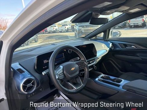 Used 2025 Chevrolet Equinox EV LT w/ Convenience Package image 22