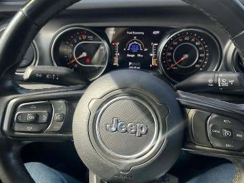 Used 2021 Jeep Gladiator Sport image 10