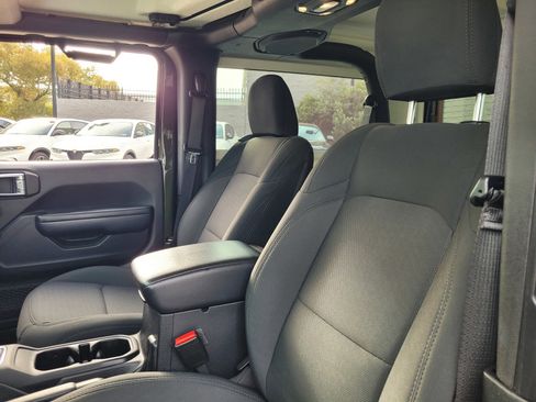 Used 2021 Jeep Wrangler Sport S image 17