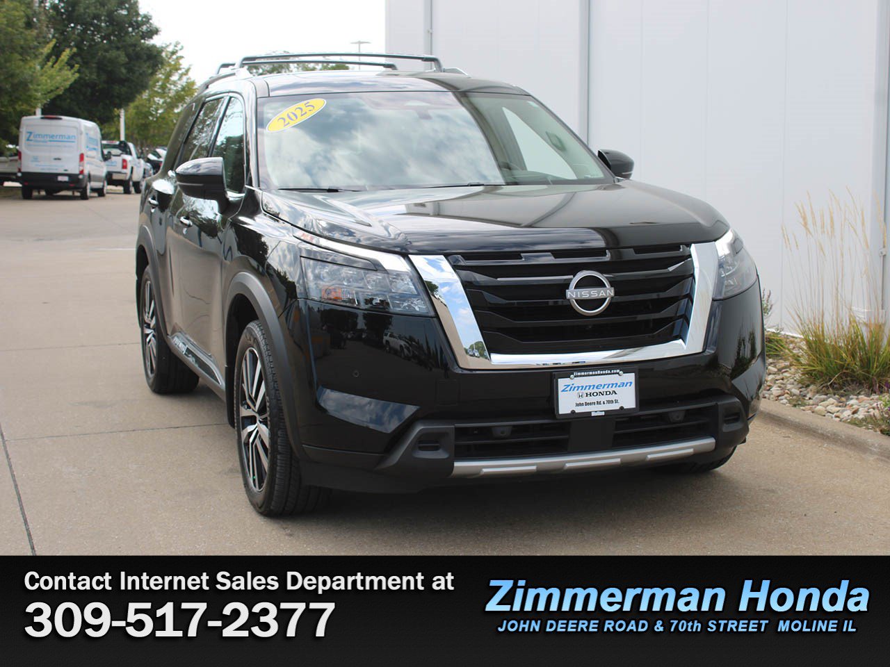 Used 2025 Nissan Pathfinder Platinum AWD/4WD image 3