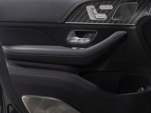 Used 2025 Mercedes-Benz Maybach GLS 600 4MATIC image 33