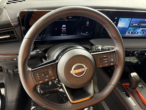 Certified 2025 Nissan Kicks SR FWD image 28