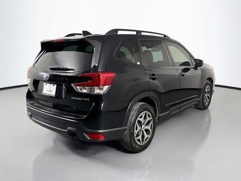 Used 2021 Subaru Forester Premium AWD/4WD image 6