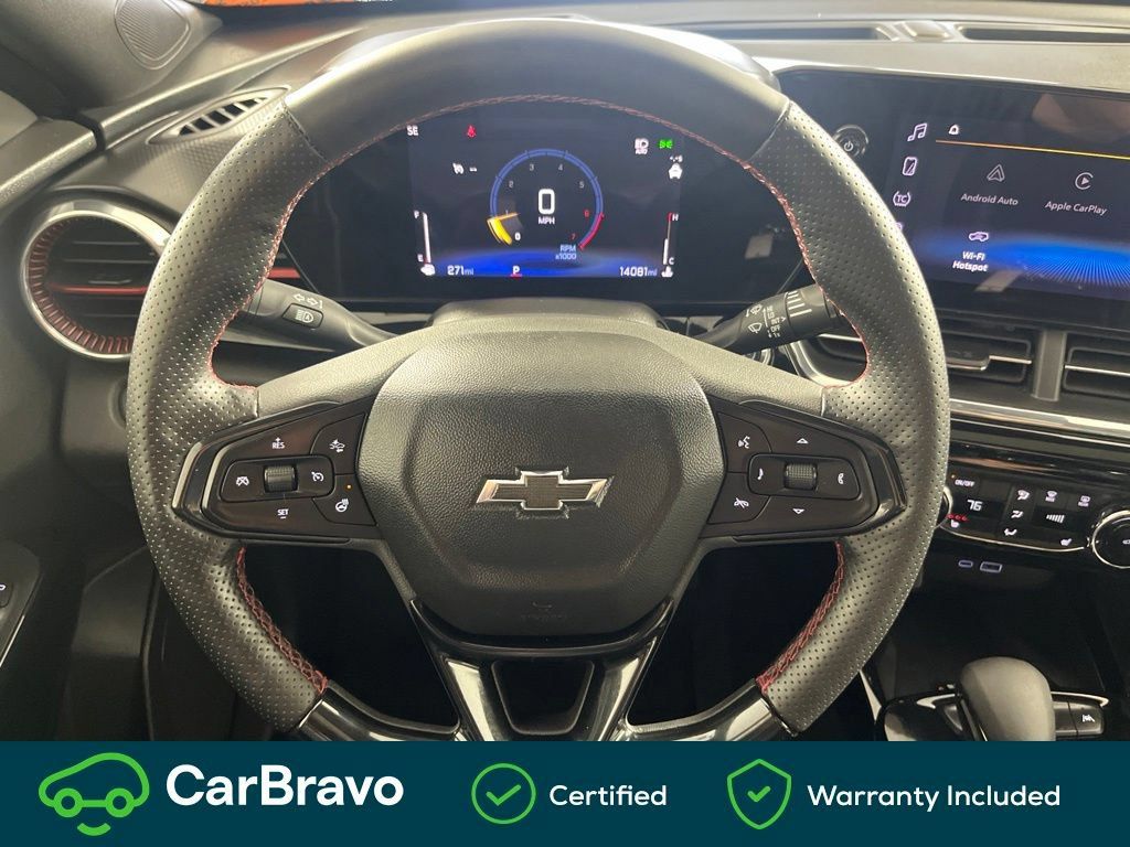 Used 2025 Chevrolet Trax RS w/ Sunroof Package FWD image 22