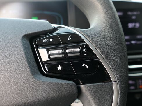 Used 2023 Kia Niro LX image 15