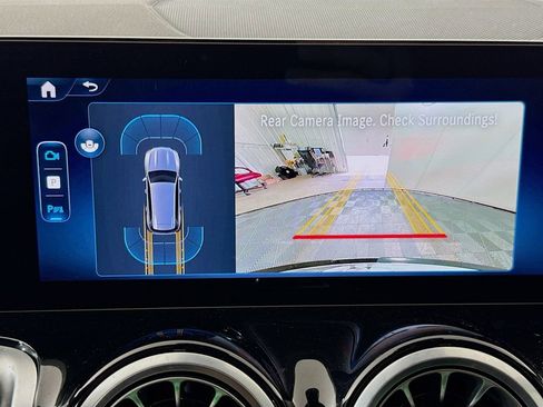 Used 2025 Mercedes-Benz GLB 250 4MATIC w/ Winter Package image 13