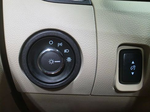 Used 2015 Ford Taurus Limited w/ Equipment Group 301A AWD/4WD image 41