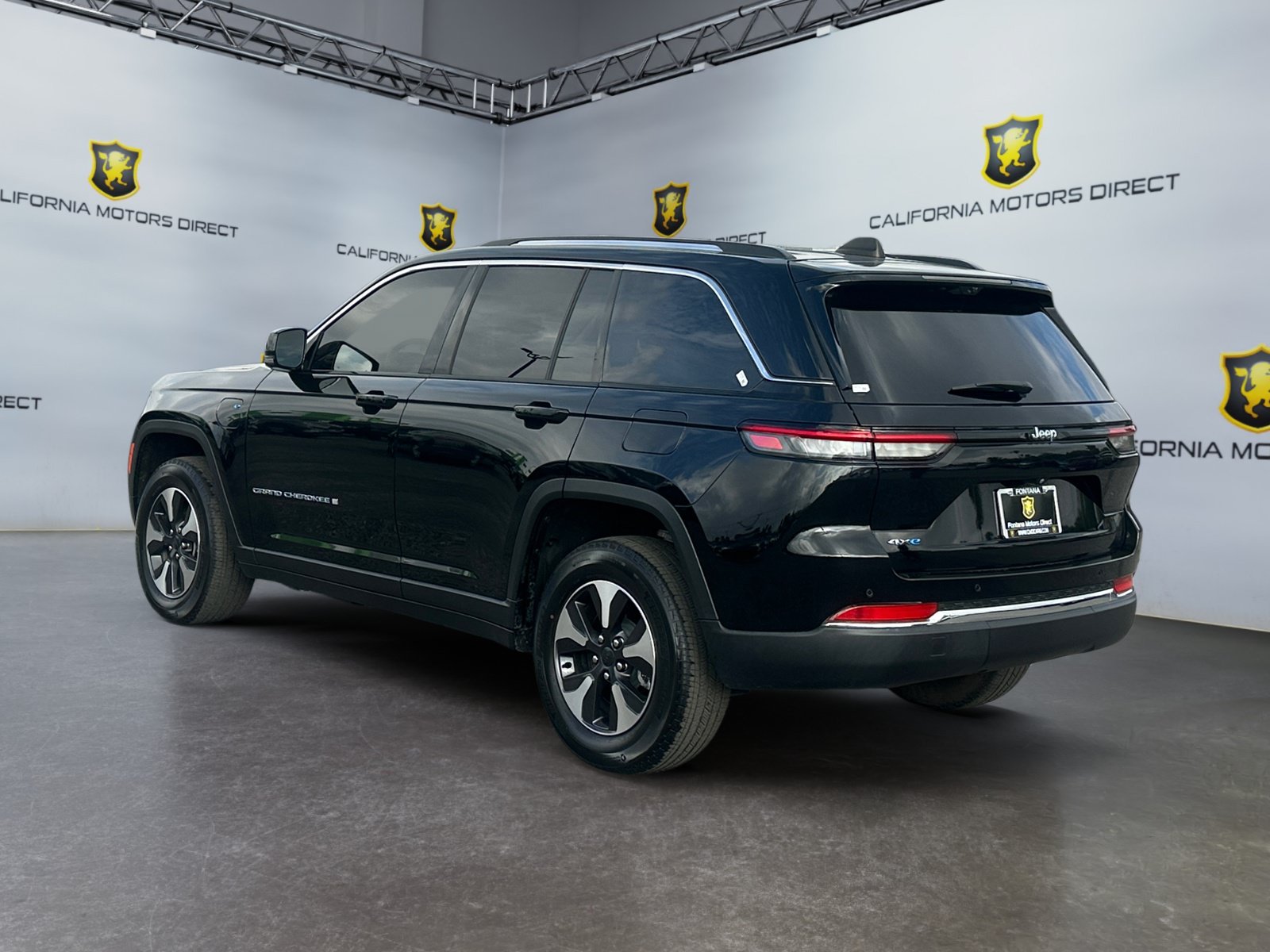 Used 2023 Jeep Grand Cherokee 4WD 4xe w/ Luxury Tech Group II image 3